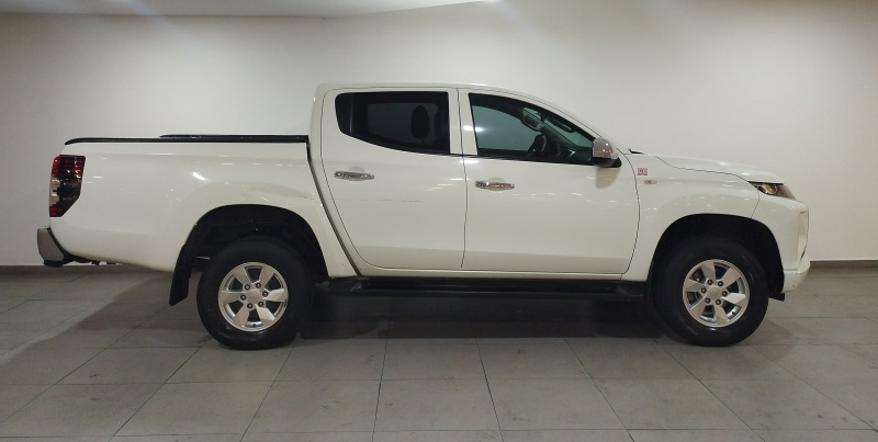 Mitsubishi Comerciales L200 Pick-Up 4 pts. GLX, Doble Cab., 2.4l, TM5 2023